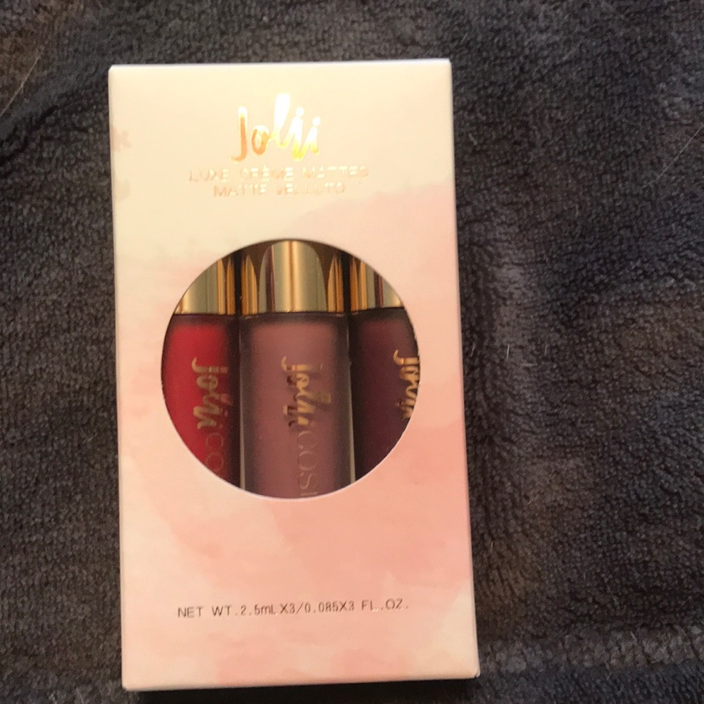 Jolii Luxe créme matte lipsticks